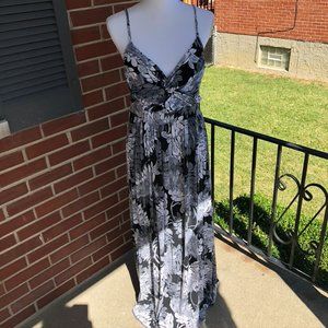 🏷 4/$10 NEW YORK & CO maxi floral dress
